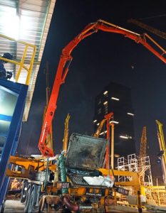 Sewa Concrete Pump Master Long Boom Solusi Efisien Pengecoran Gedung Tinggi